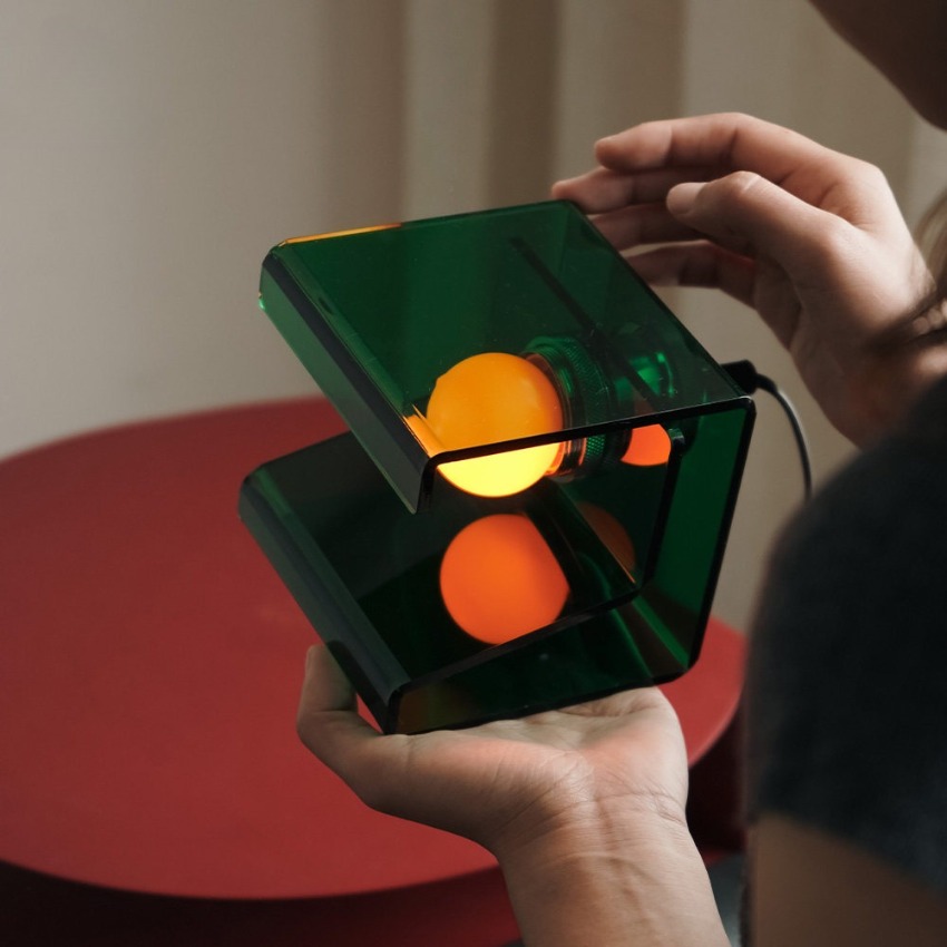 モダンなアクリルキューブテーブルランプ、ミニマリストLEDベ - Desk Setup Minimalist のレビューと価格