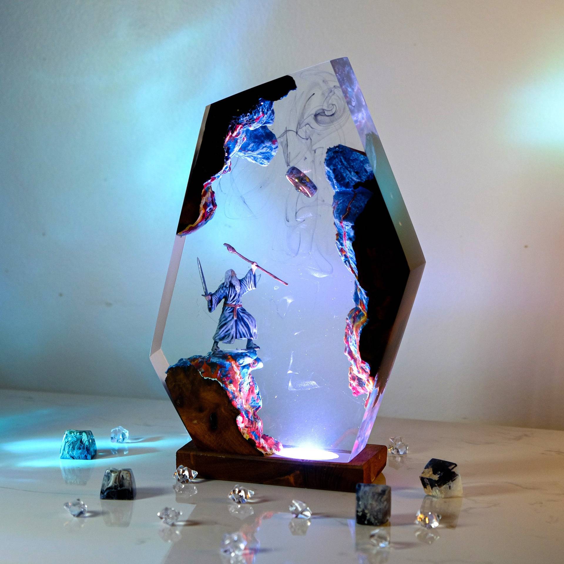映画シーンフィギュアテーブル樹脂ランプマジックリングカラフル - Desk Setup Lamp のレビューと価格