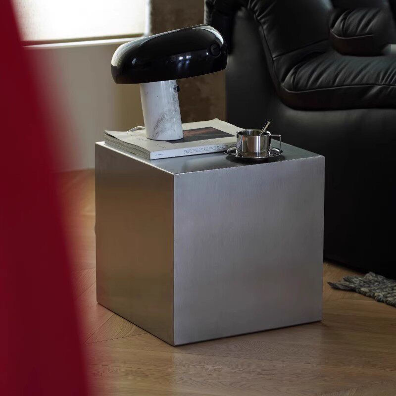 イタリア製ステンレススチールサイドテーブルスクエアモダンソフ - Desk Setup Minimalist のレビューと価格